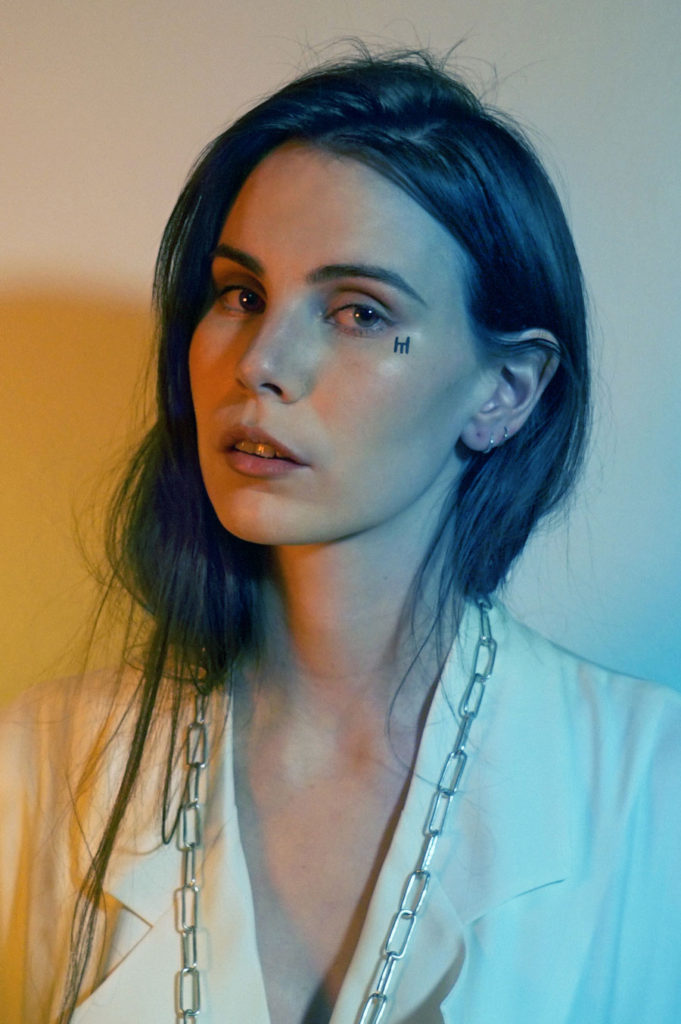 SKOTT UNVEILS SMOLDERING NEW SINGLE, ‘MIDAS’