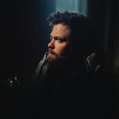 Passenger INTRODUCES HIS LATEST SONG “REMEMBER TO FORGET”