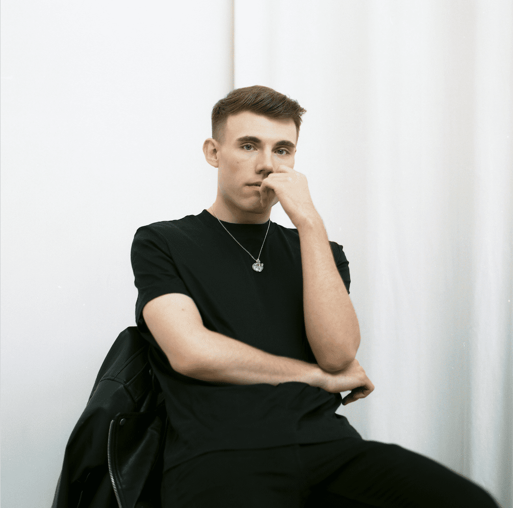 ASHER KNIGHT Releases Newest Single ‘Alone’