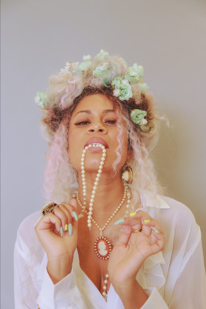 ALUNA UNVEILS NEW SONG, “SUMMER OF LOVE”