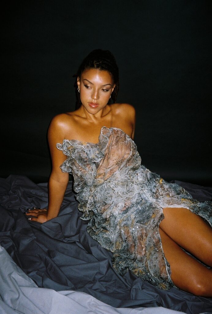 Swedish neo-soul songstress Nápoles and her 6-track project “Cloud 9”