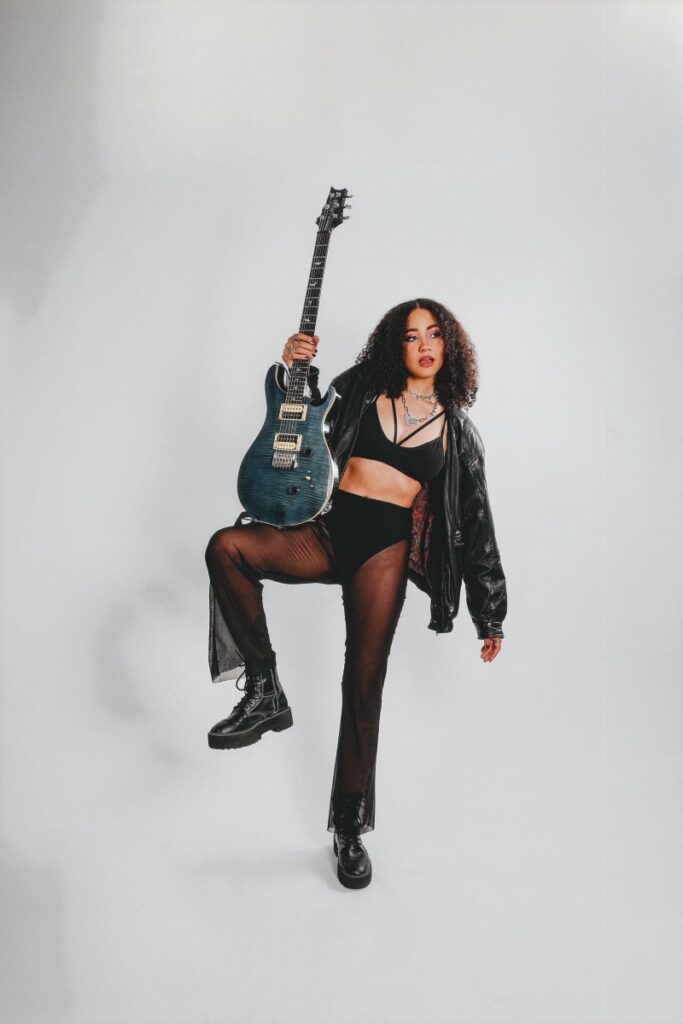 CLOUDY JUNE SHARES THE NEW SINGLE ‘DEVIL IS A WOMAN’