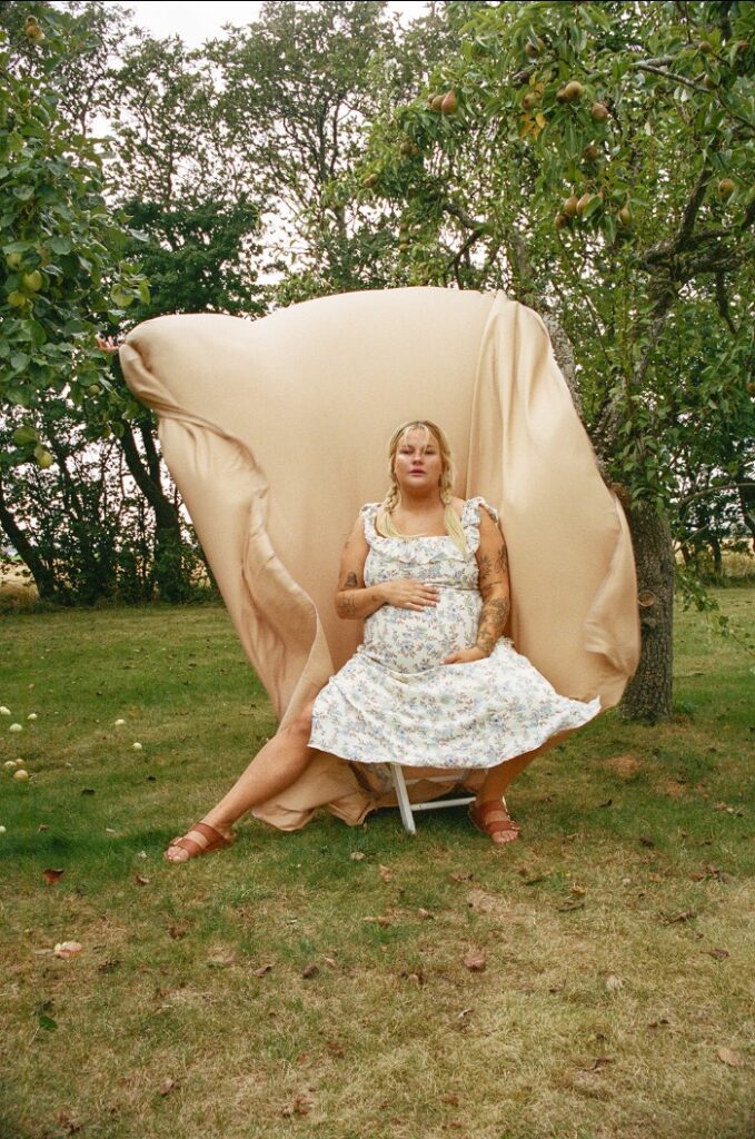 SARAH KLANG  SHARES NEW SINGLE “MERCEDES”
