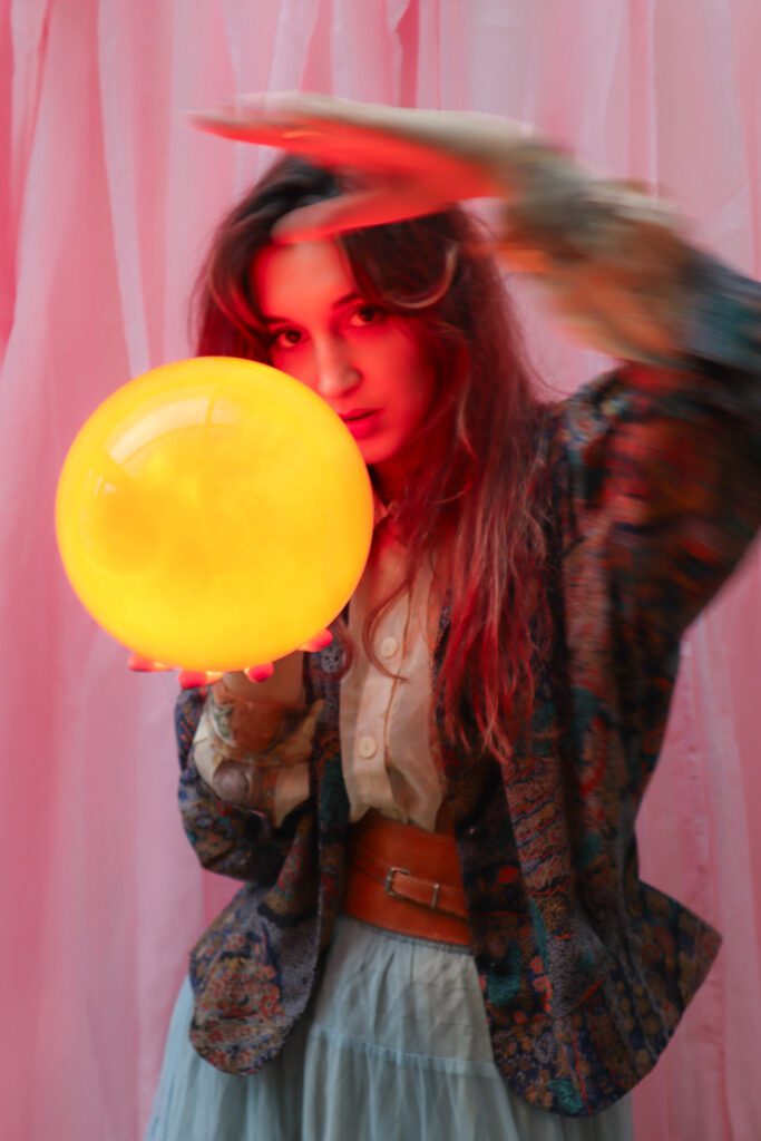 RUBBERBAND GIRL SHARES HER SECOND SINGLE ‘STAR IN A REASONABLY PRICED CAR’
