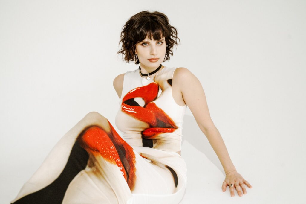 IMOGEN CLARK RELEASESTHE ART OF GETTING THROUGH