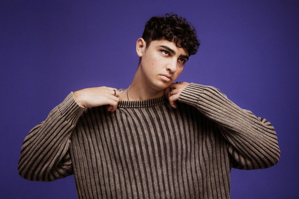 RISING AUSTRALIAN POP STAR OLIVER CRONIN SHARES THE NEW SINGLE ‘ROOM FOR TWO’ & PERFORMS IN LONDON WITH NATALIE JANE ON MARCH 1ST
