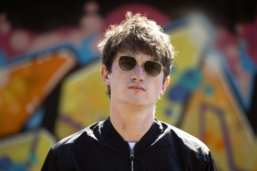 ANDREW CUSHIN SHARES THE NEW SINGLE ‘NEW WORLD BLAZING’ FROM THE NEW ALBUM ‘LOVE IS FOR EVERYONE’