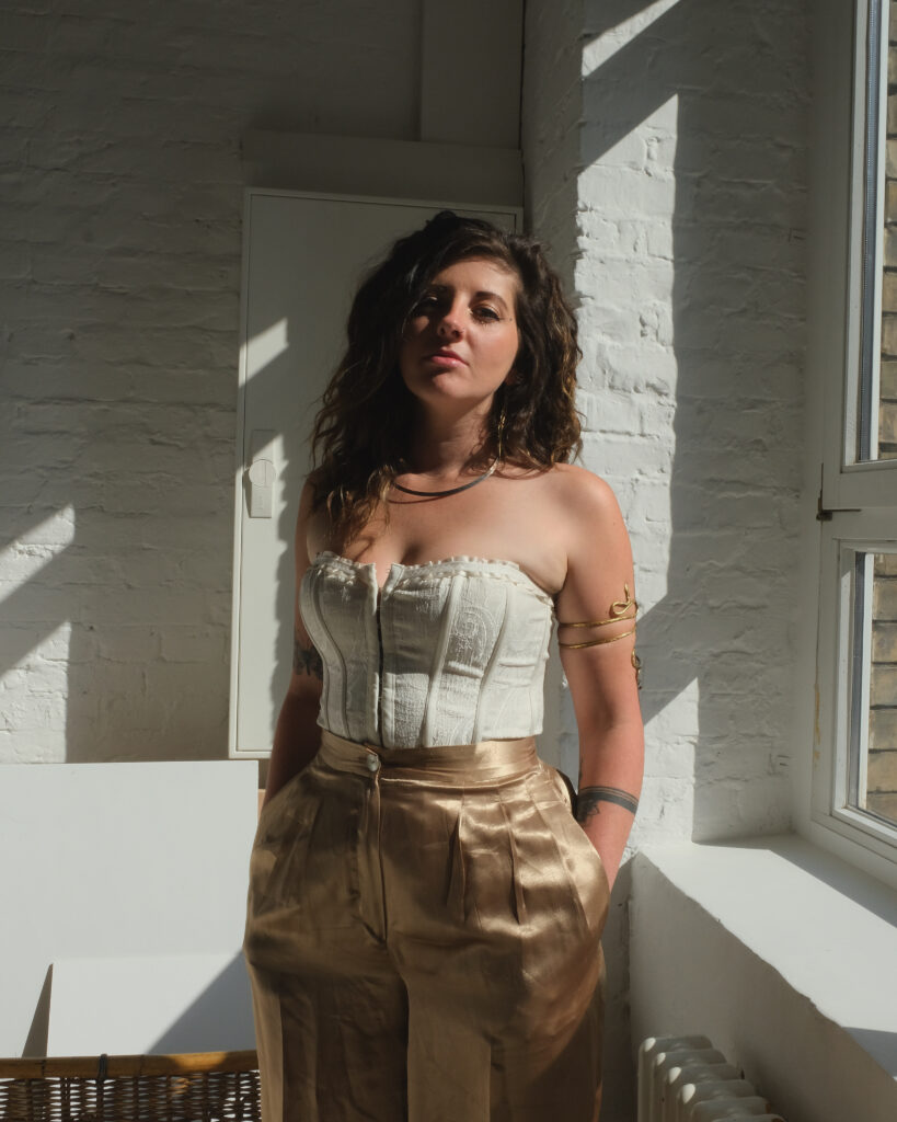 Giorgia-May releases feminist empowerment anthem “GIRLS<3”
