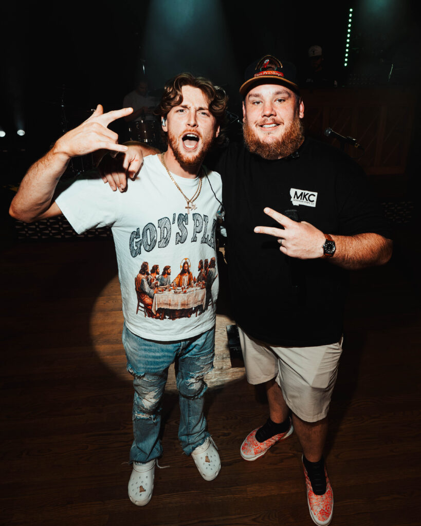 BAILEY ZIMMERMAN RELEASES NEW SINGLE “BACKUP PLAN” FEATURING LUKE COMBS