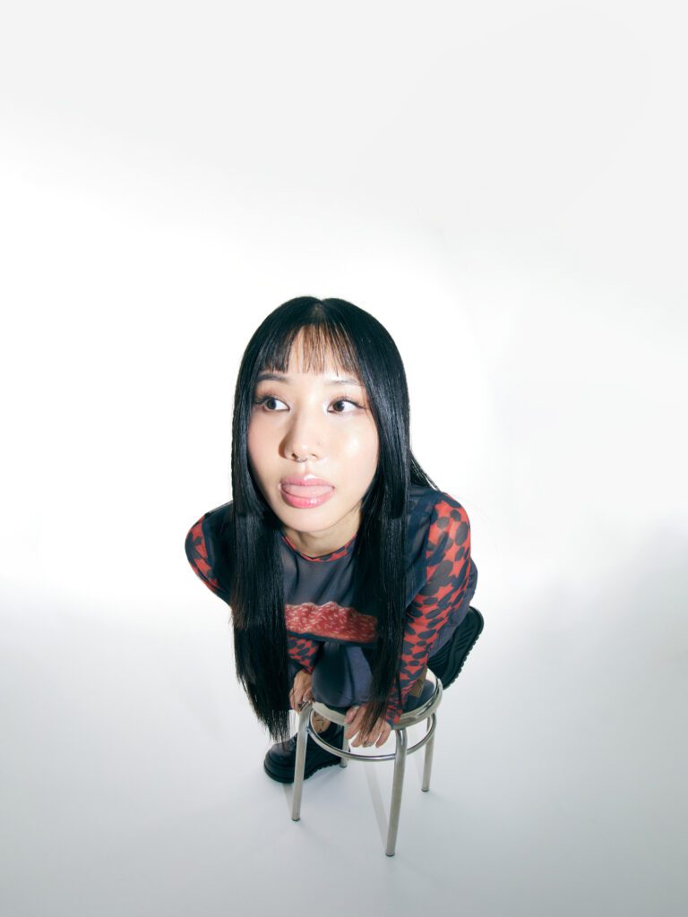 Soothing Serenader Jacqui Unveils Hypnotic New Track ‘fries, bb’