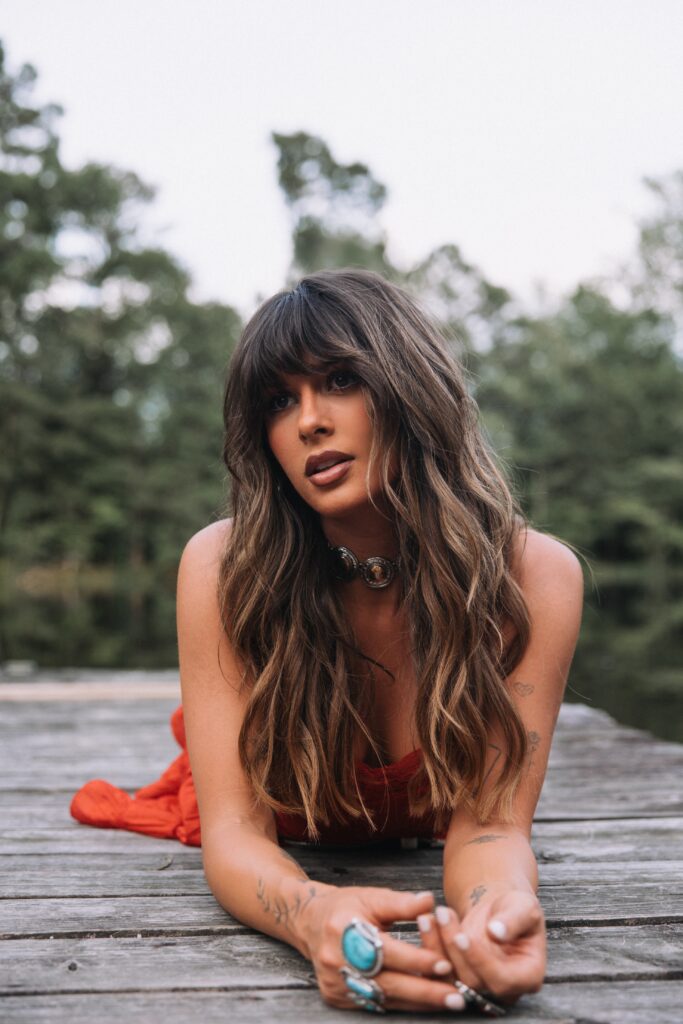 ELLA LANGLEY RETURNS WITH DYNAMIC AND SOARING NEW SINGLE “NEVER MET ANYONE LIKE YOU (FEAT. HARDY)”