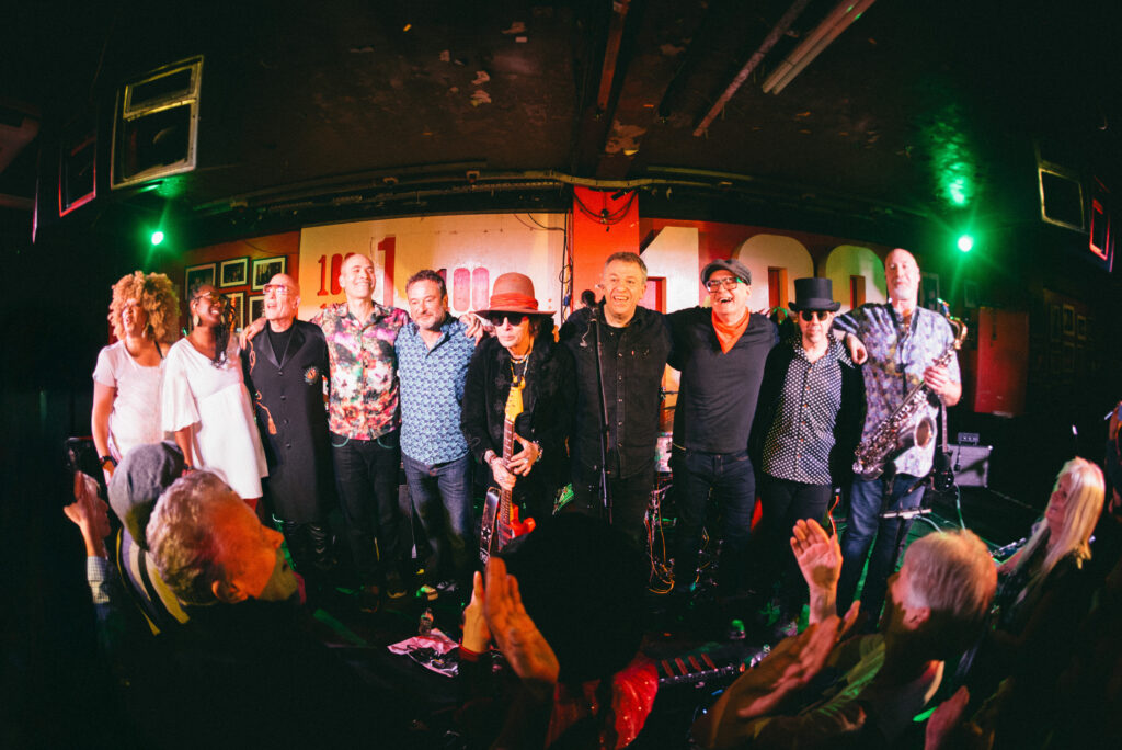 KILLERSTAR SHARE THEIR LIVE PERFORMANCE OF THE T-REX CLASSIC ‘CHILDREN OF THE REVOLUTION’