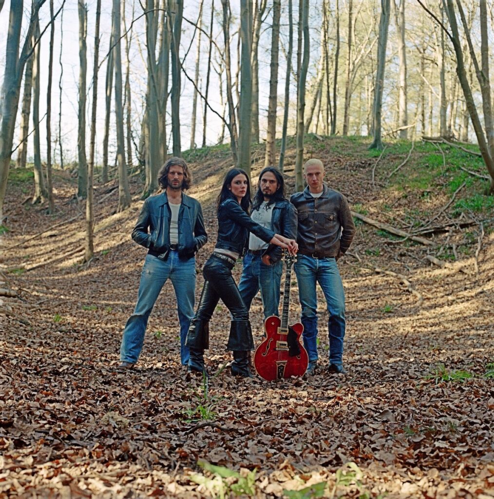 WOLF ALICE RELEASE NEW TRACK “WHITE HORSES” 
