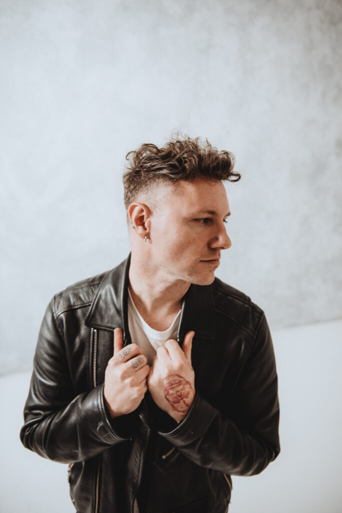 CALLUM BEATTIE SHARES THE NEW SINGLE ‘PINS AND NEEDLES’ FROM THE NEW ALBUM
