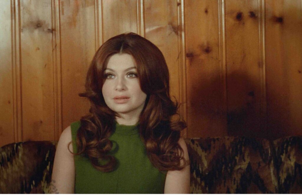 WILLOW AVALON UNVEILS NEW SINGLE”EASY ON THE EYES”