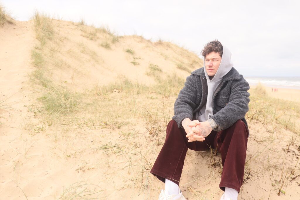 JAMIE GREY SHARES THE NEW SINGLE ‘FEATHER’