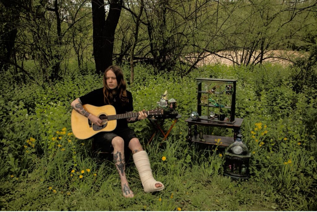 BILLY STRINGS SHARES NEW SONG “10,000 MILES FROM A FRIEND” 