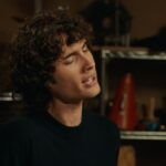 SOMBR SHARES STRIPPED DOWN LIVE PERFORMANCE VIDEO FOR GLOBAL HIT “HOMEWRECKER”